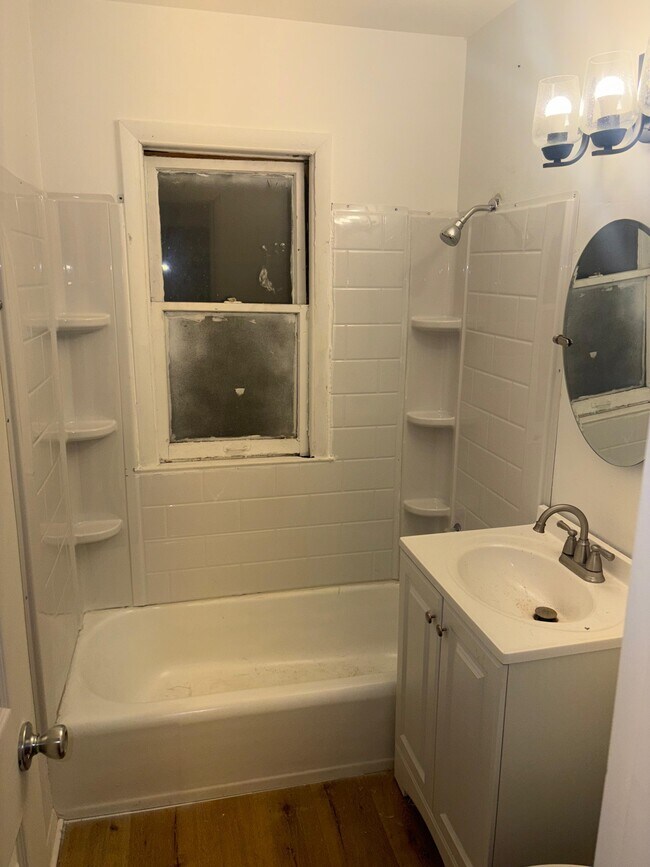 Building Photo - 5754 N 65th St