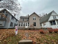 Building Photo - 3 Bedroom, 2 Bath house in East Moline