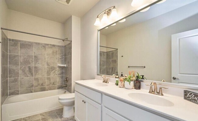 Building Photo - 45116 Kincora Dr