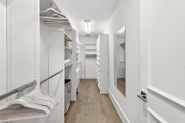 Building Photo - 1128 Crystal Dr