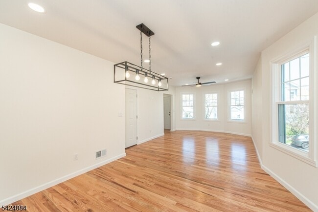 Building Photo - 39 Beekman St