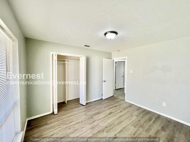 Building Photo - 3 Bed, 2 Bath Home with Fenced Yard & Garage / Pet-Friendly / Available Now!