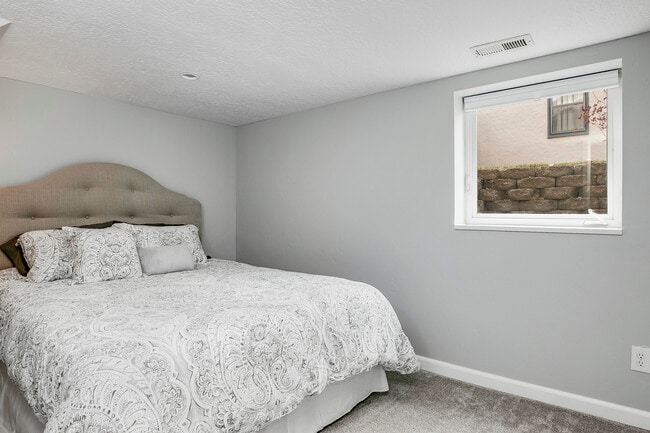 Full bed. - 2117 W Jefferson St