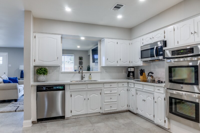 Building Photo - 7738 Village Trail Dr