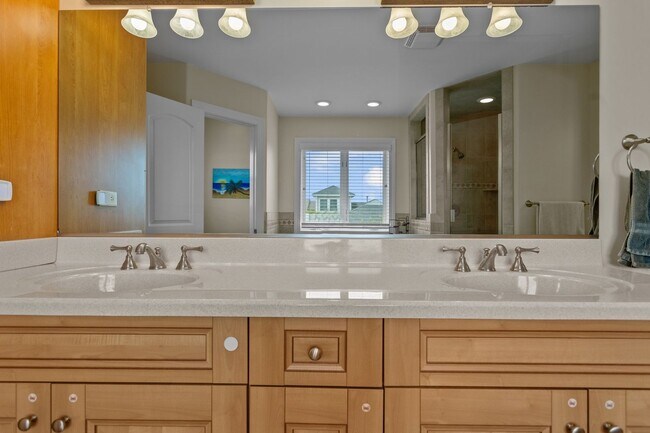 Building Photo - Welcome to your dream home in Norfolk, Virginia!