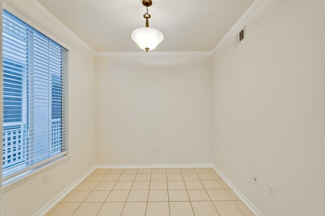 Building Photo - Large Santa Clara 1 Bedroom Condo in River...