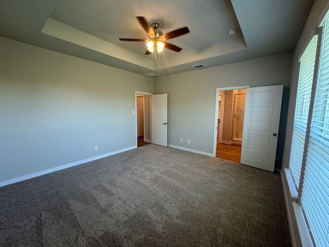 Building Photo - Luxury 3x2 Duplex in Buda, TX!