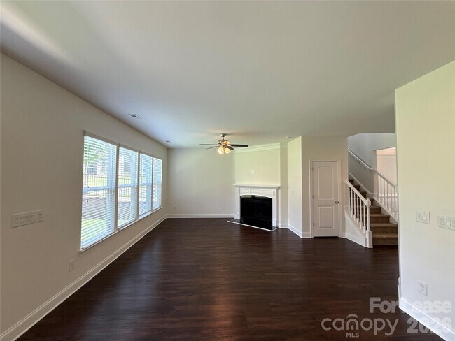 Building Photo - 1019 Dunhill Ln