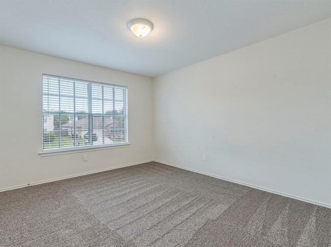 Building Photo - 221 Carriage Way