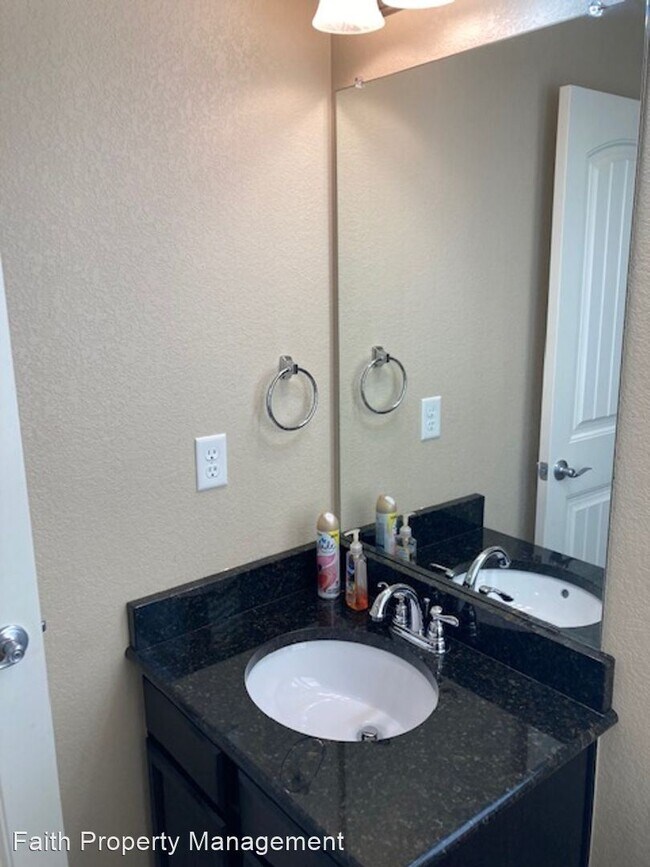 Building Photo - 4 br, 3.5 bath House - 2745 Branding Iron Way