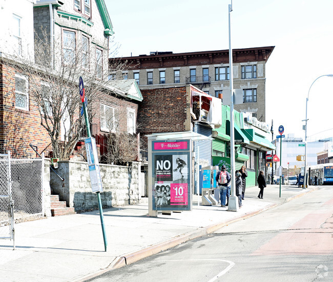 Building Photo - 3091 Webster Ave