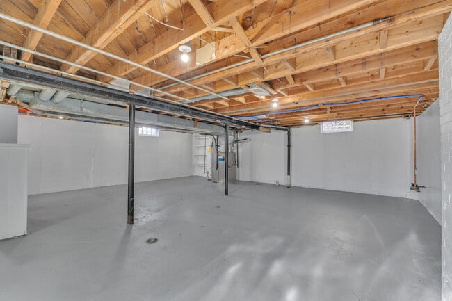 Building Photo - 31611 Lonnie Blvd