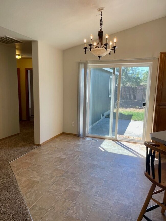 Building Photo - Charming 3-Bedroom Home with Open Layout & Fenced Yard!