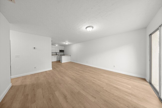 Building Photo - 2931 SE 52nd Ave