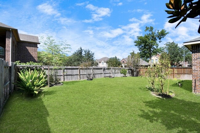 Building Photo - 6843 Bears Path Ln
