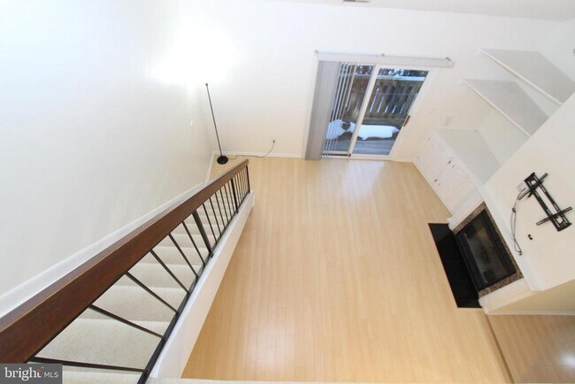 Building Photo - 5220 Ravens Crest Dr