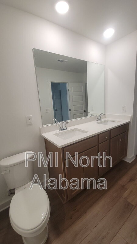 Building Photo - 7601 Discovery Pt Dr NW