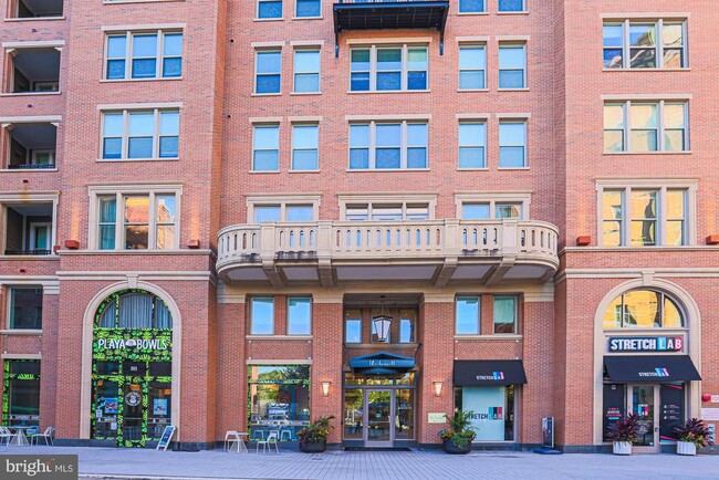 Building Photo - 3535 Chevy Chase Lake Dr