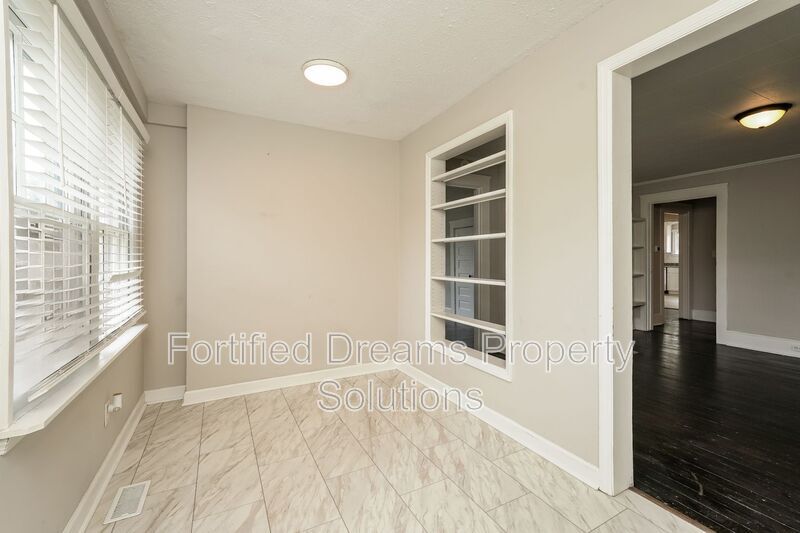 Building Photo - 407 Seaman St