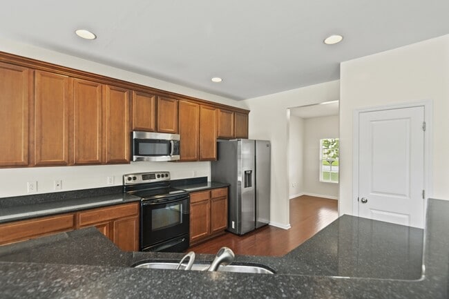 Building Photo - 465 Green Park Ln