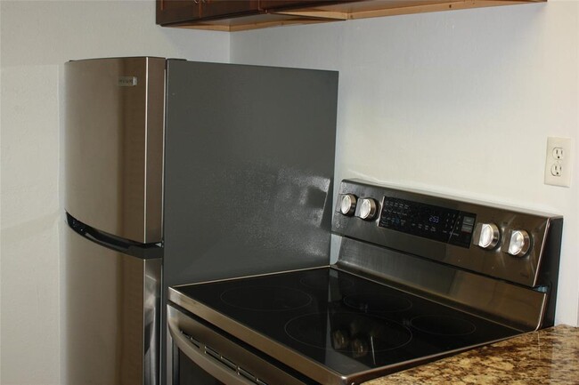 Building Photo - 12100 Melville Dr