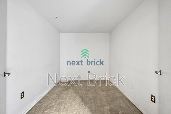 Building Photo - 425 Vine St