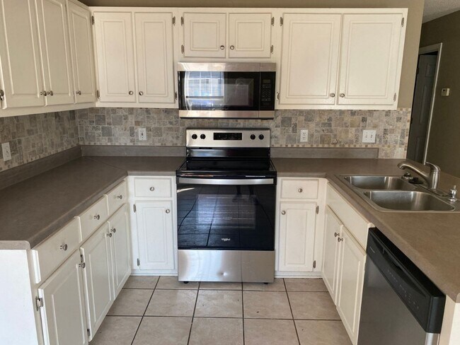 Building Photo - 3 BD/3BA