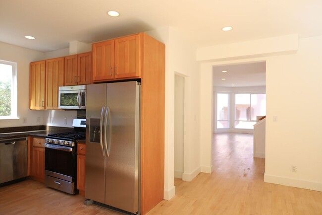 Building Photo - Bayview: Modern Townhome 4 bedroom 2 1/2 B...