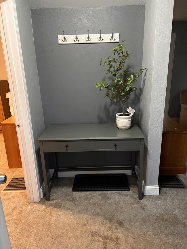 Building Photo - 713 Kearney St