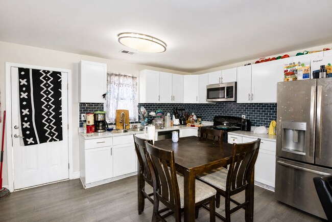 Building Photo - Beautiful 3-Bedroom Home with Private Patio!