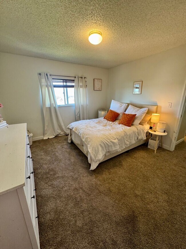 Building Photo - 3 bedroom home in Wagon Trails with commun...