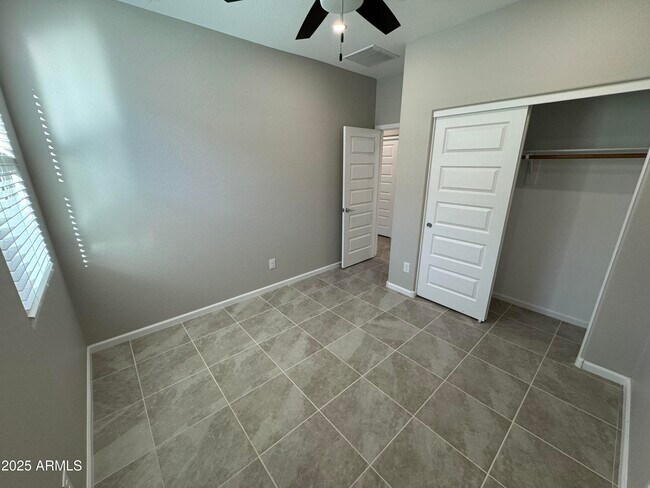 Building Photo - 38013 N Flank Rider Wy