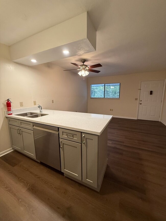 Building Photo - 1/1 in Rustic Springs!