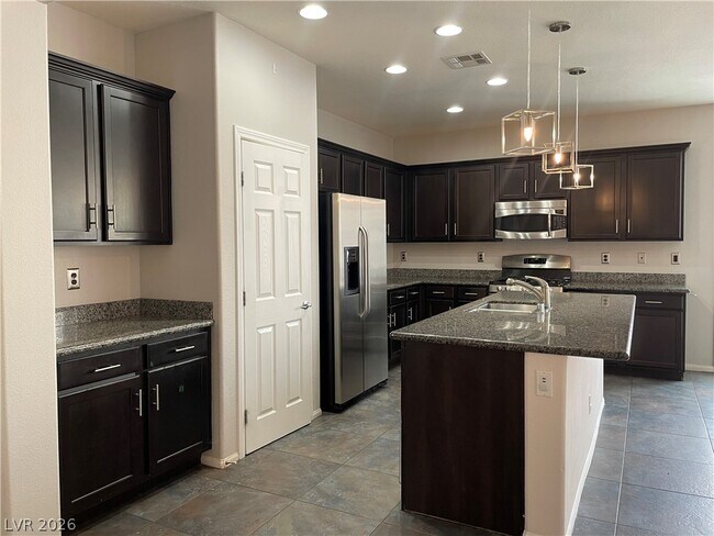 Building Photo - 5530 Spiceberry Dr