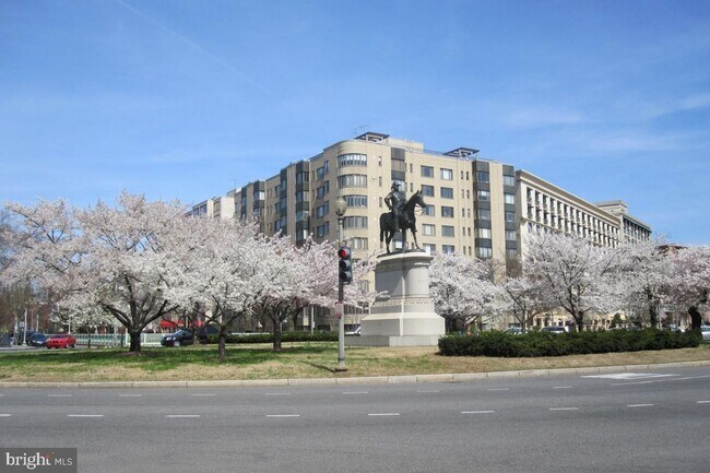Building Photo - Spectacular Scott Circle Solarium Studio A...