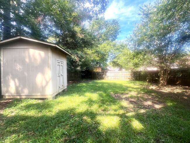 Building Photo - 113 Saddlehorn Dr