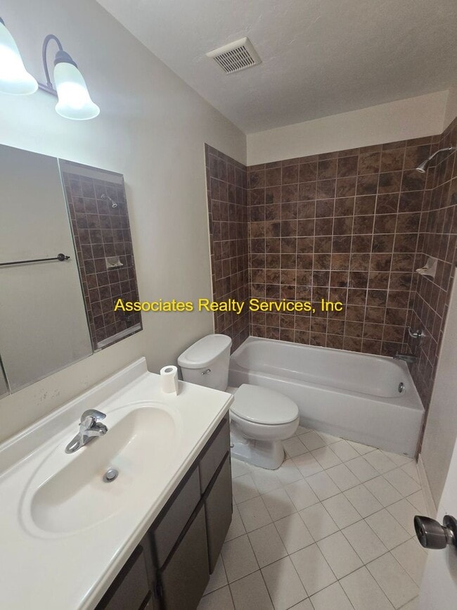 Building Photo - Turkey Creek Condo- Three Bedroom, Two Bath 1840 sf