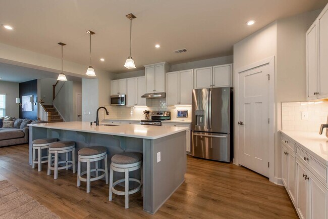 Building Photo - 5BR/3.5BA In Smyrna