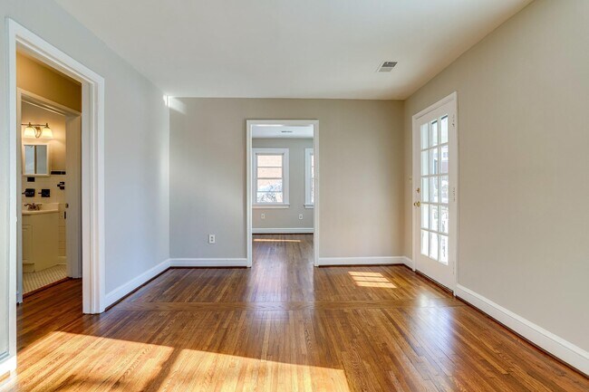 Building Photo - 530 E Alexandria Ave
