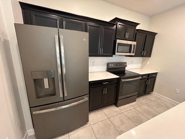 Building Photo - 10021 Love Story St