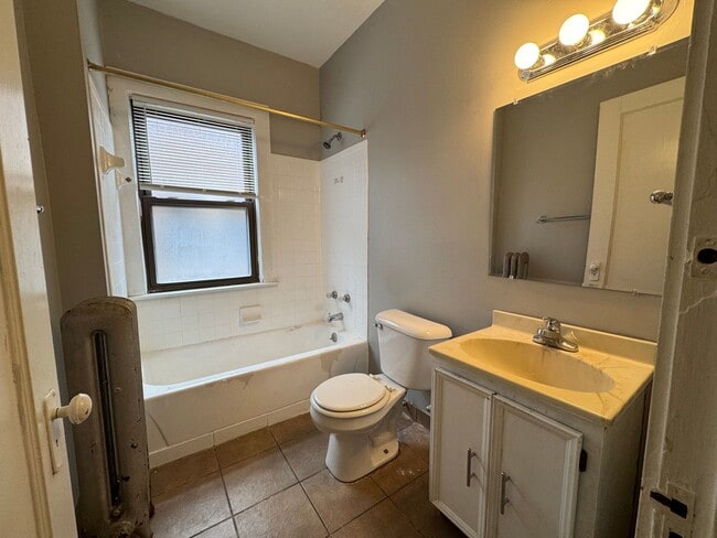 Building Photo - 2773 Hampshire-Unit 8