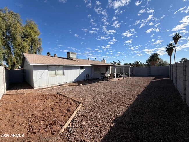 Building Photo - 2408 N Longmore St