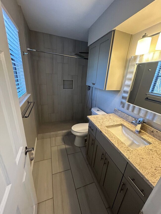 Building Photo - 1610 Waterloo Tr