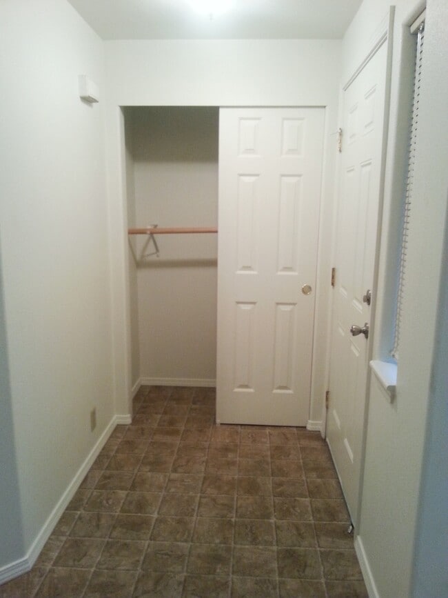 Building Photo - 1352br