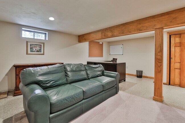 Building Photo - 24 Browns Ln