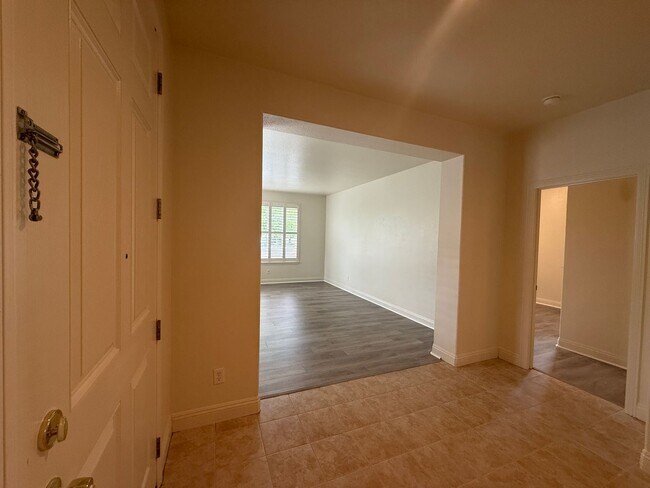 Building Photo - Huge Home in Anatolia Village!