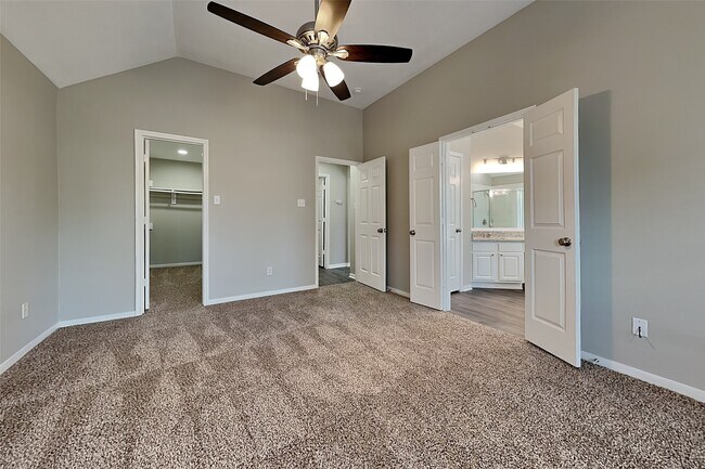Building Photo - 30915 Trinket Dr