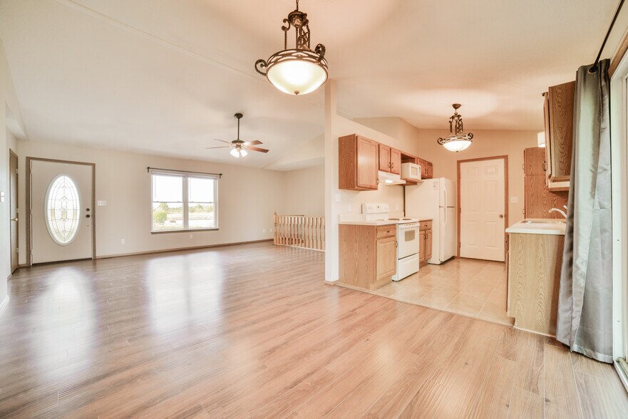 Building Photo - 1801 Ridge Rd