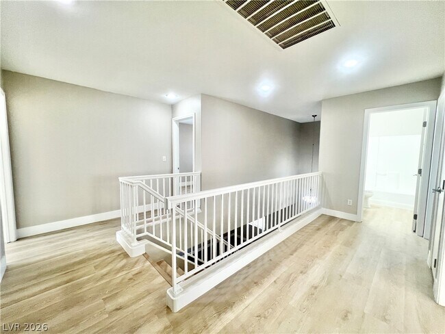 Building Photo - 1705 Encarta St