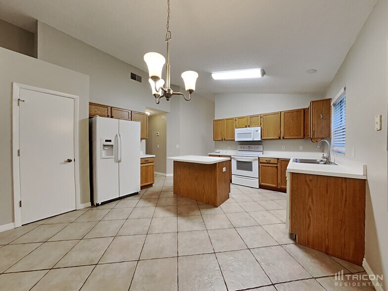 Building Photo - 2636 Cahill Way